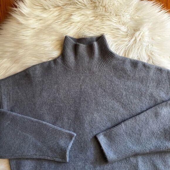 TRUTH Lavender Mock Neck Sweater Size Medium - Picture 2 of 6